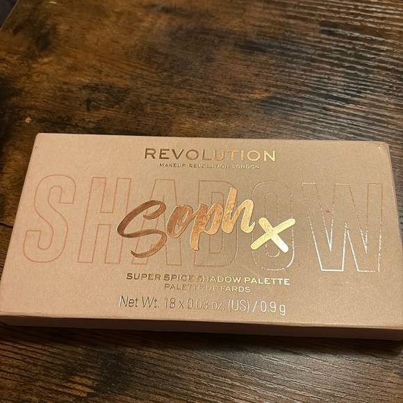 Makeup Revolution Sophx Palette - Picture 1 of 4